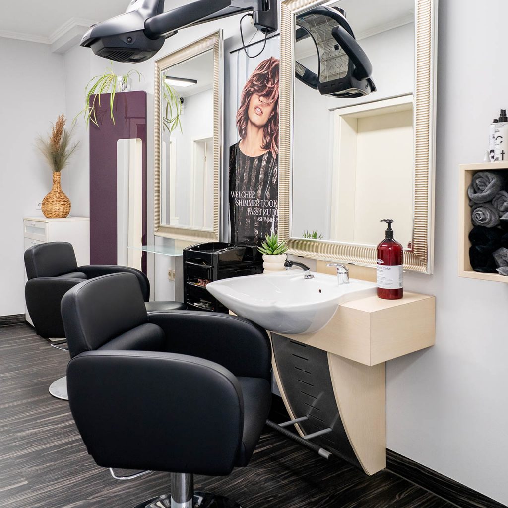Innenansicht Hair4You Friseursalon Sondershausen Güntherstraße mit modernem Stylingbereich